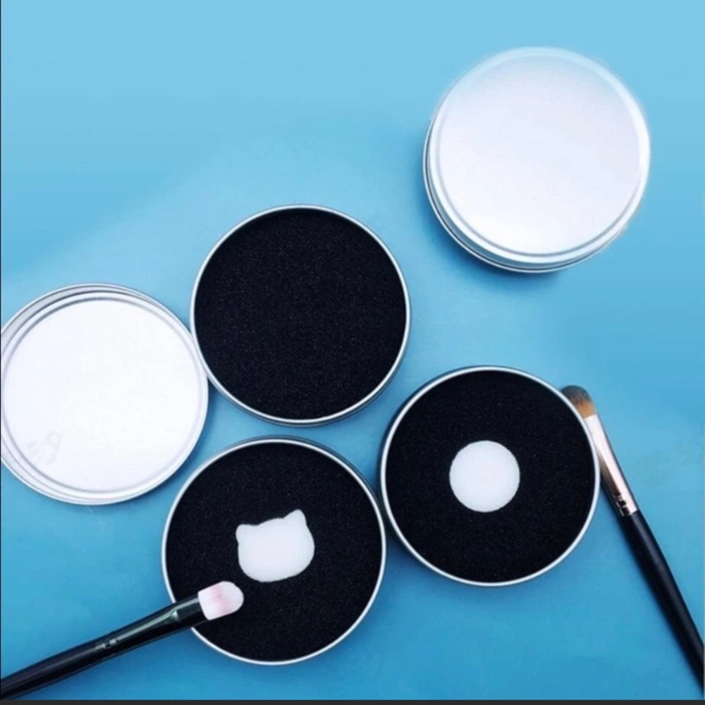 ~ Makeup brush cleaner ~